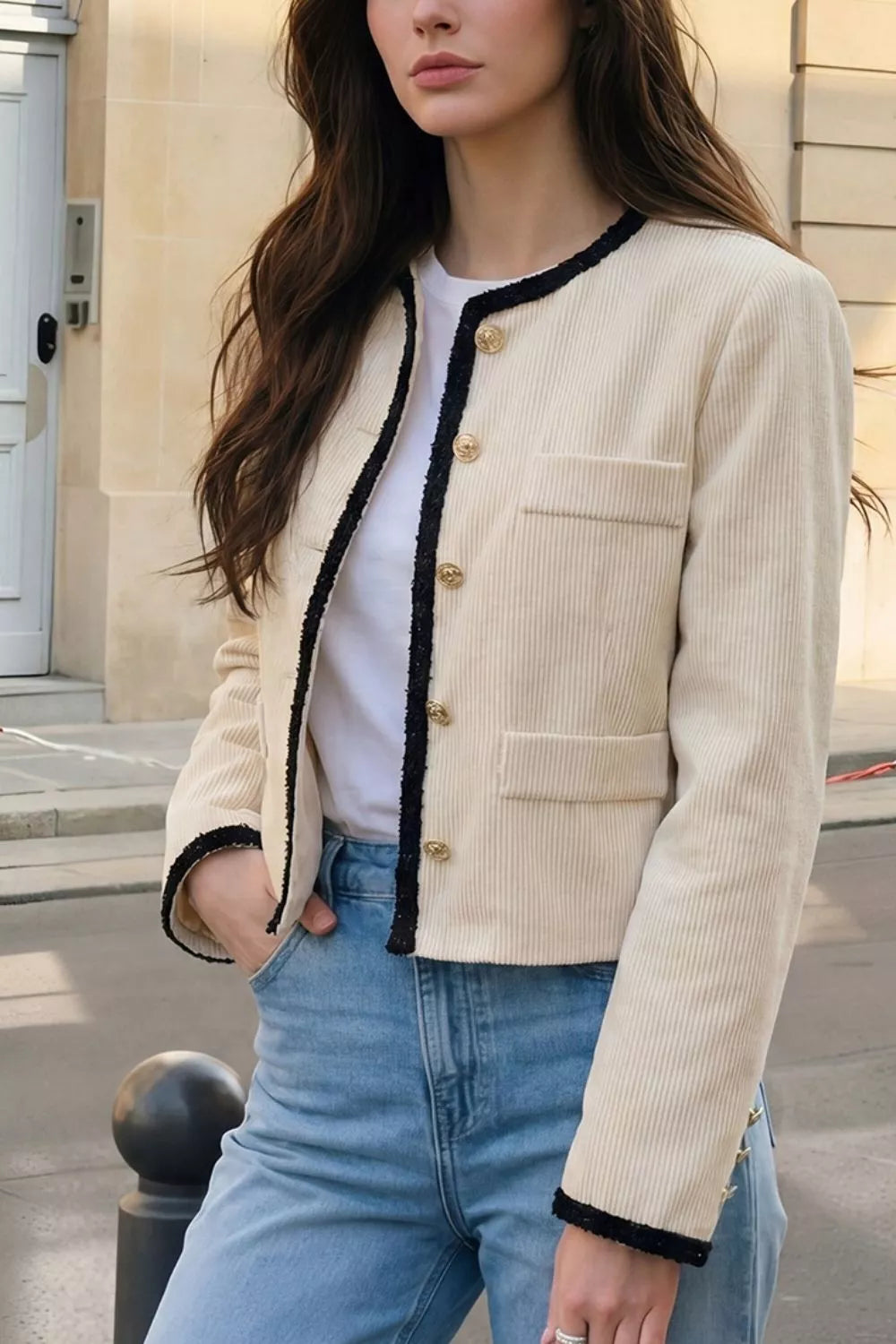 Women's Beige Contrast Trim Cropped Outerwear - Beige
