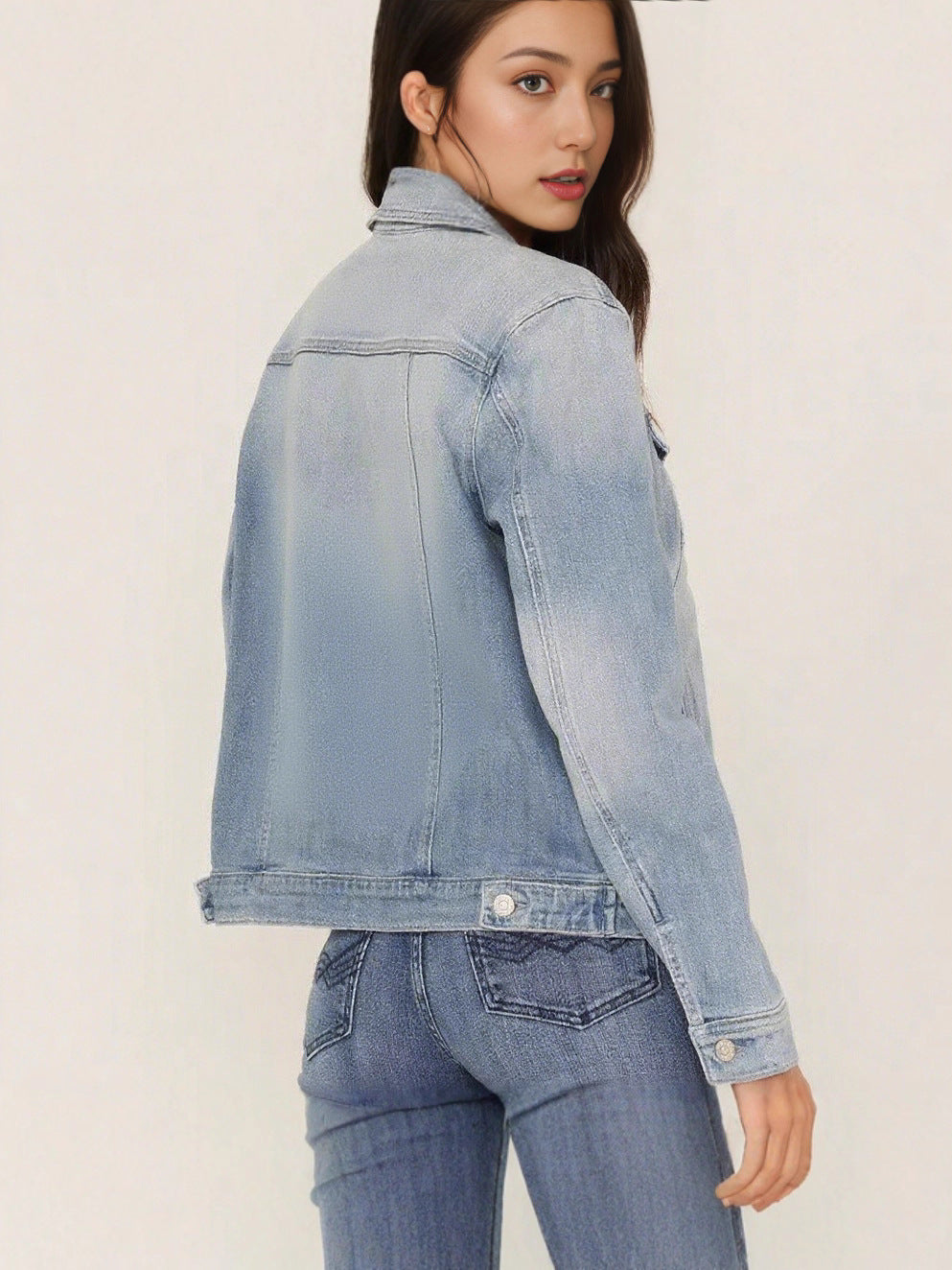 Women's Light blue Classic Light Wash Relaxed Denim Jacket - Light blue