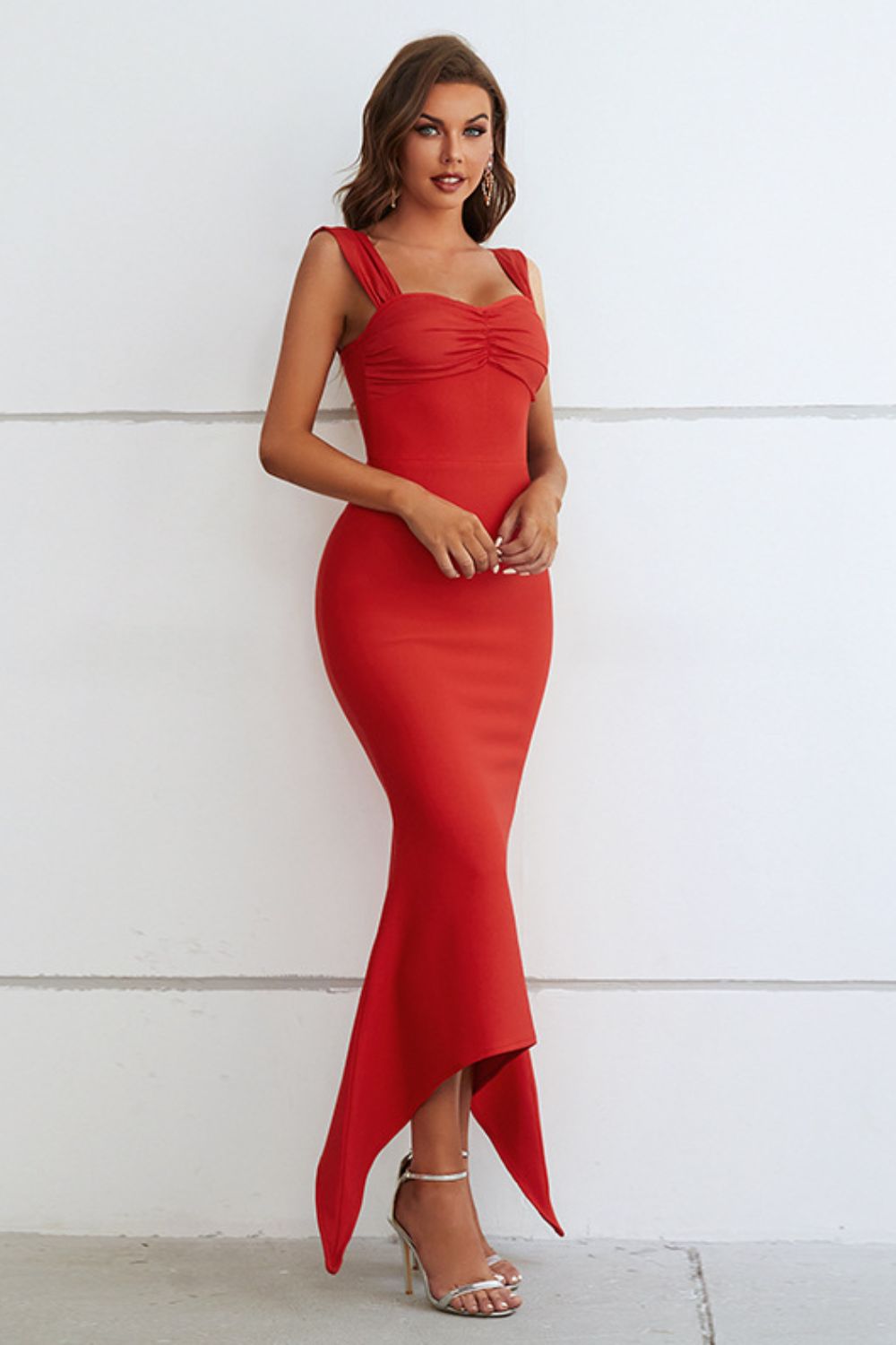 Women's Red Ruched Sweetheart Neck Hem Detail Dress - Red