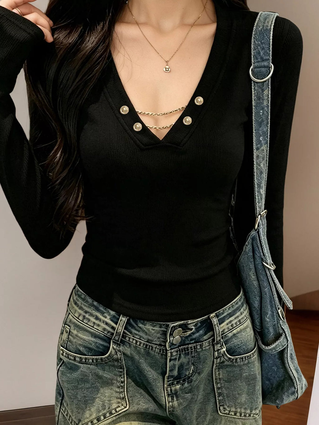 Women's Decorative Pearl Buttons V-Neck Long Sleeve T-Shirt