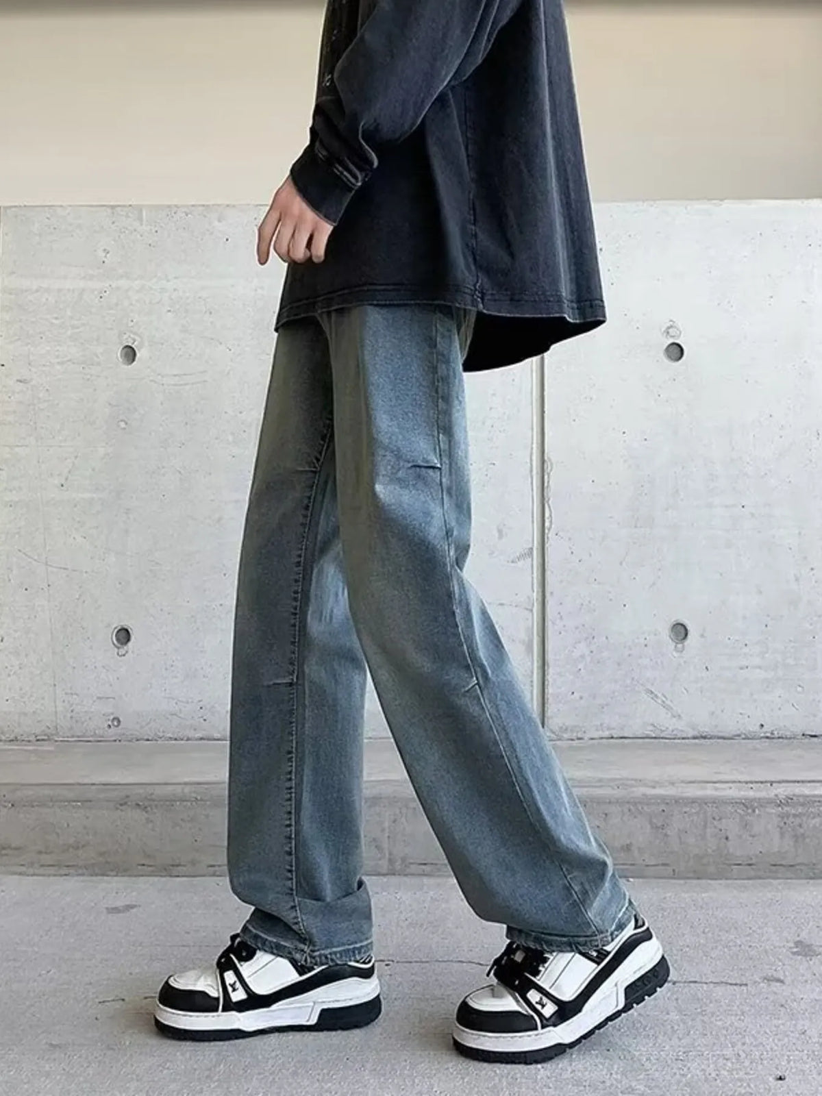 Men's Plus Size Vintage Wash Wide Leg Jeans in Light & Medium