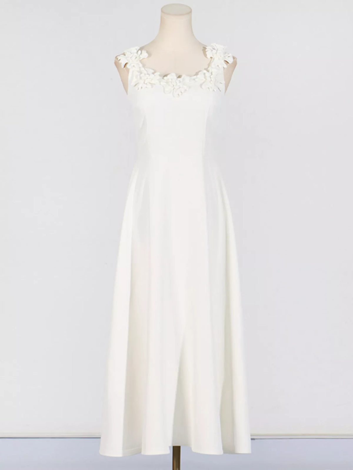 Women's White Floral Embellished Sleeveless Midi Dress - White