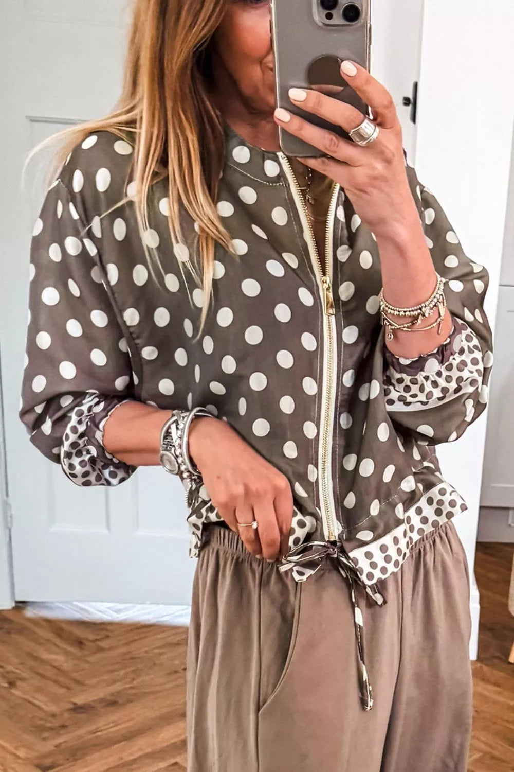 Women's Taupe Polka Dot Contrast Detail Zip-Up Long Sleeve Shacket - Taupe