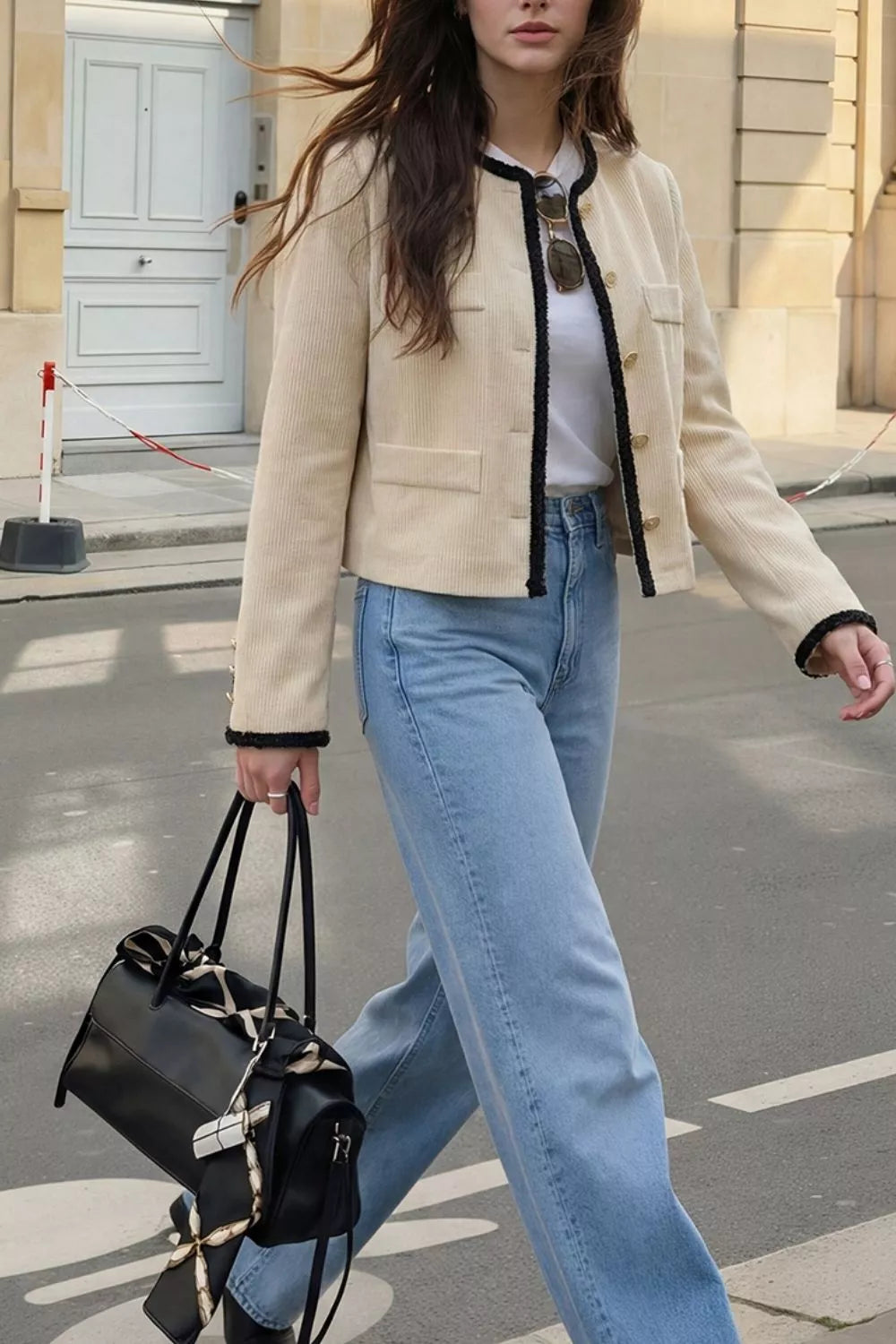 Women's Beige Contrast Trim Cropped Outerwear - Beige