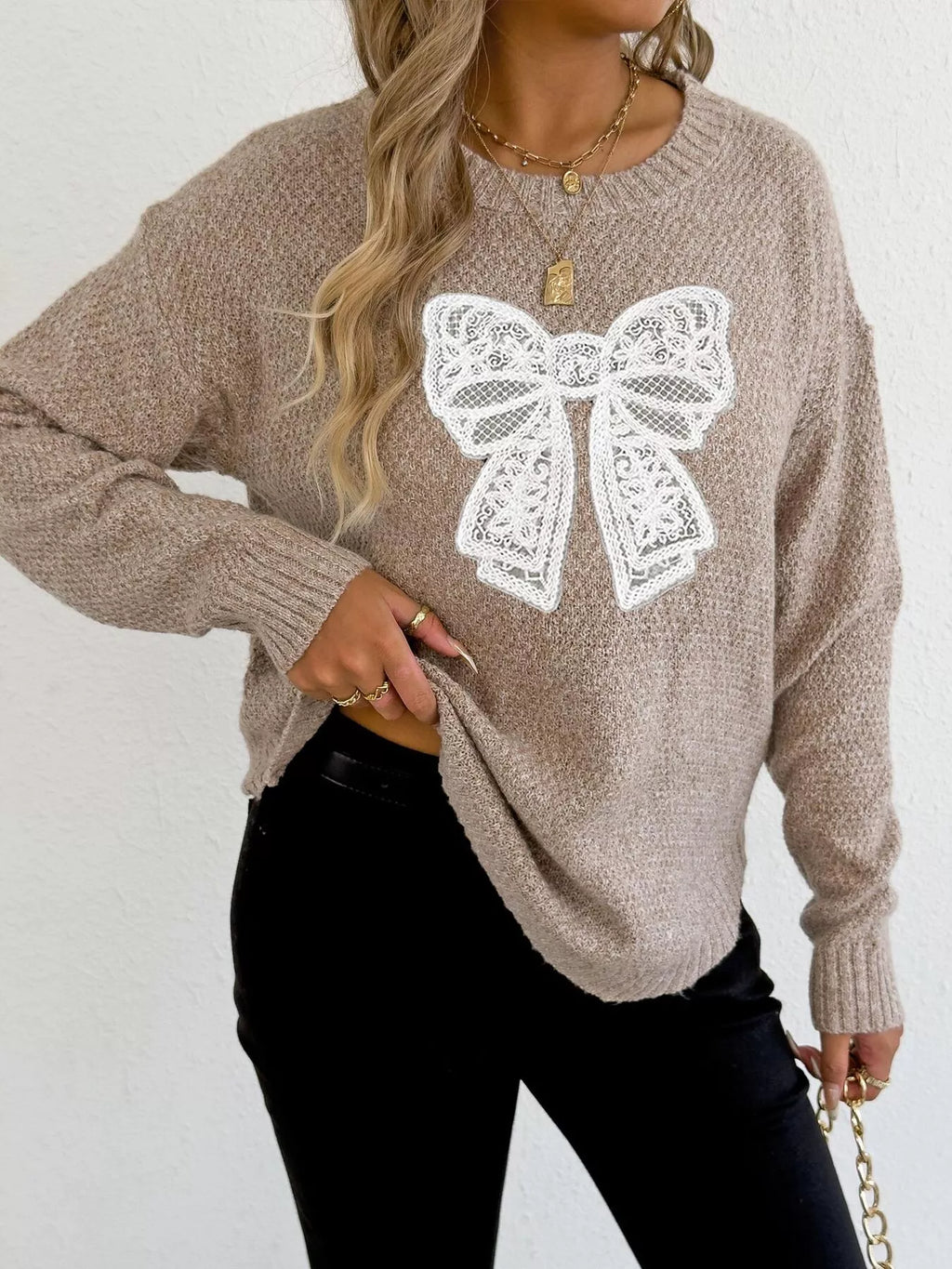 Women's Lace Bow Embroidered Round Neck Sweater