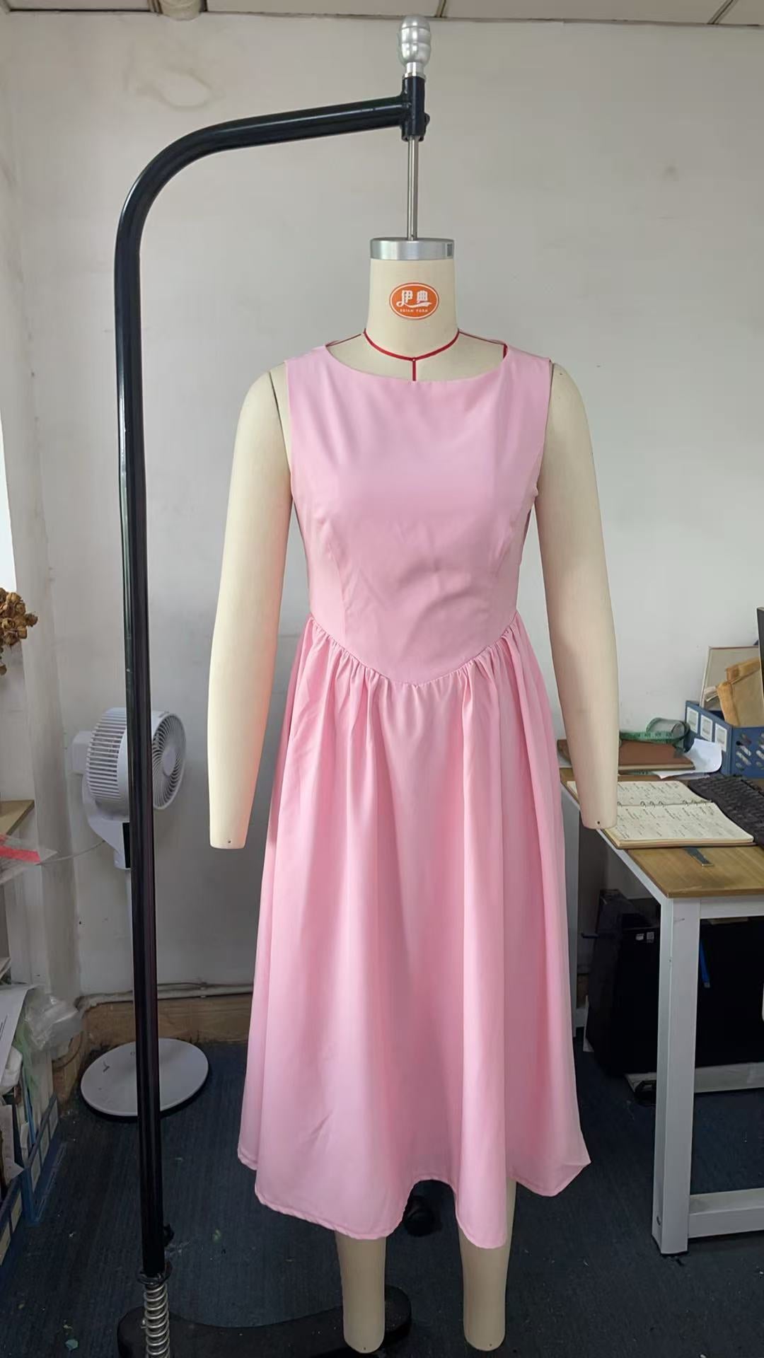 Women's Backless Fashion Crewneck Sleeveless Dress
