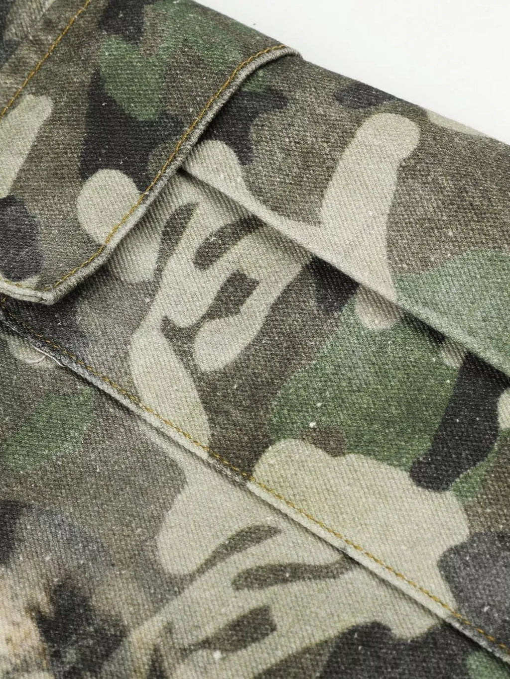 Men's Green Camouflage Men's Camouflage & Leopard Cargo Capris - Green Camouflage